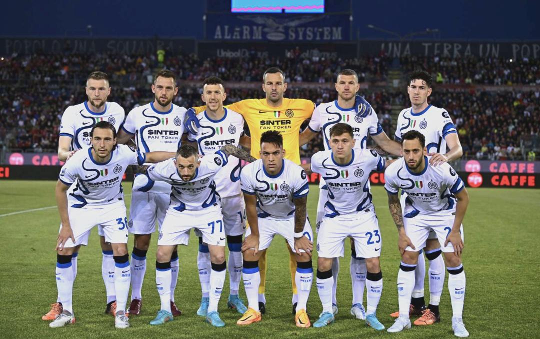 国际米兰客场击败卡利亚里，稳居前列(国际米兰客场击败卡利亚里,稳居前列的球员)