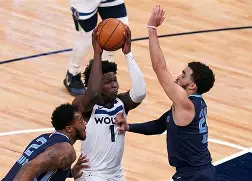 灰熊客场击败鹈鹕,莫兰特突破犀利 灰熊客场击败鹈鹕,莫兰特突破犀利